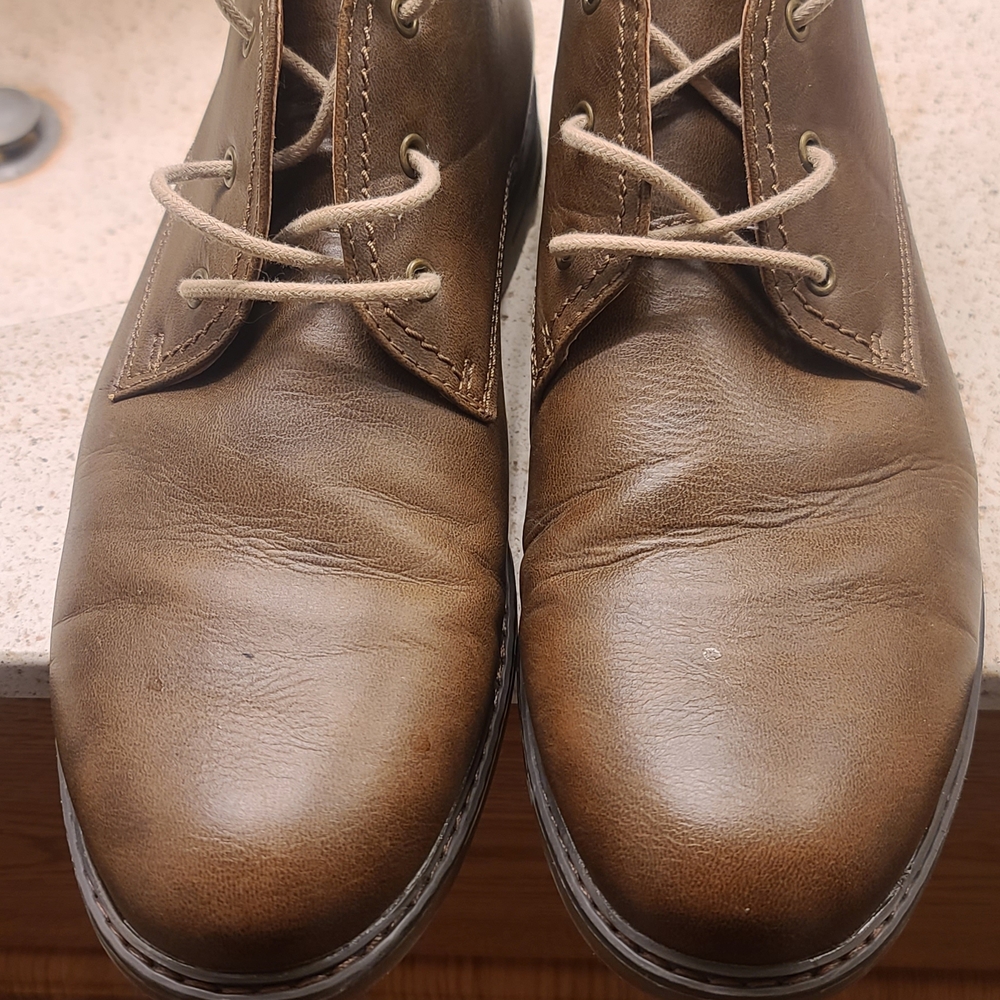 Izod Tan Chukka Boots